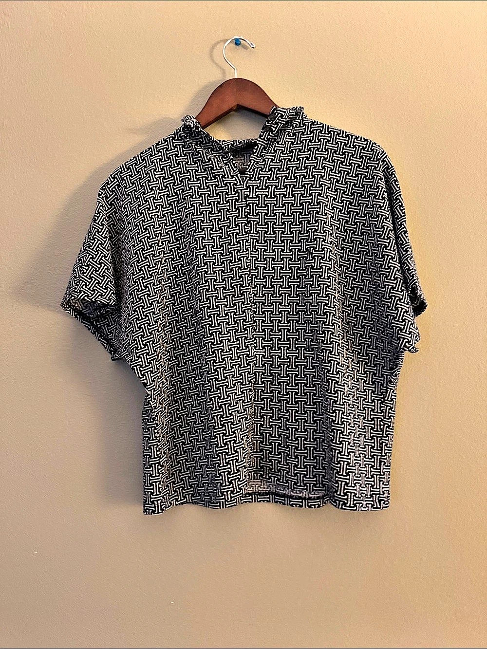 Ann Taylor Factory Geometric Short Sleeve Blouse in Black & White Size Small